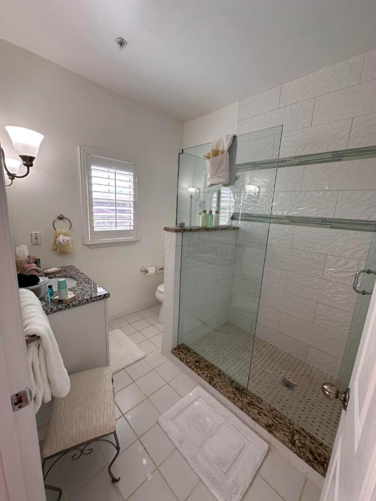Deluxe Double Room with Sea View interior